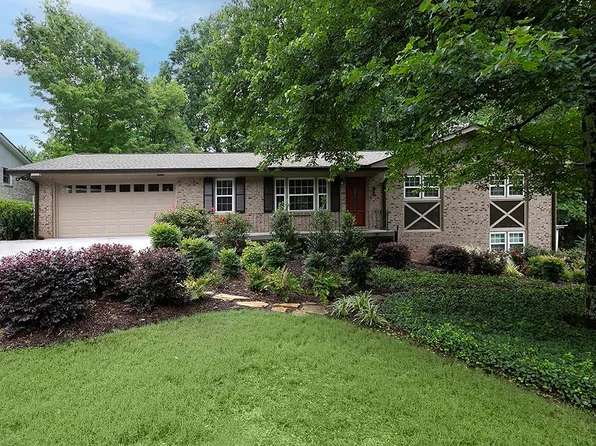 226 King David Dr SW, Lilburn, GA 30047