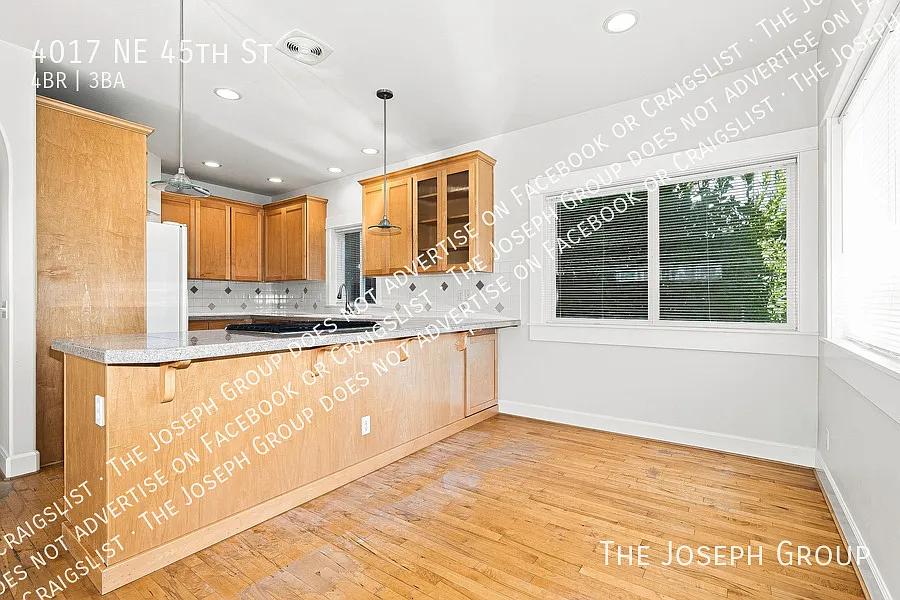 Luxury and Comfort in Seattle -- 4 Bedrooms — Photo 3