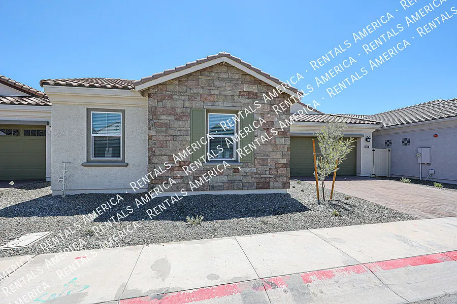 Awesome 4 Bedroom home in Chandler — Photo 3