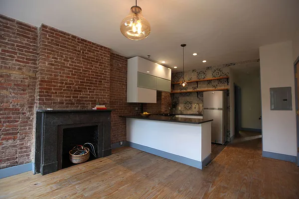 Rented by Gazal International Brokerage Group | media 32