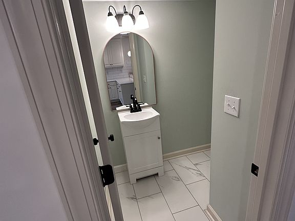 3rd image of 177 N Clarendon Dr