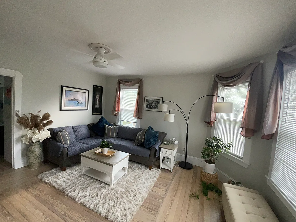 Building Photo - 543 Coggeshall St #2
