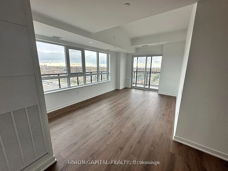 395 Dundas St W #708 — Photo 4