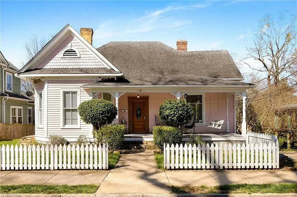 118 N Poplar St — Photo 1