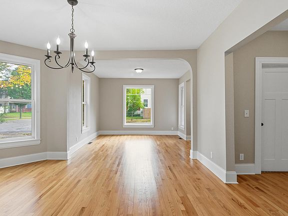4th image of 902 22nd Ave N