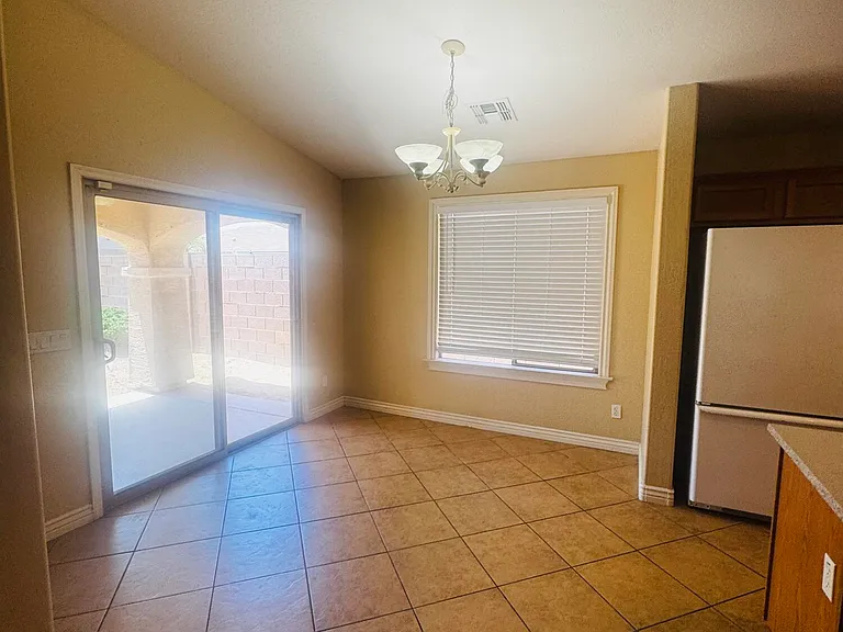 2927 E Mead Dr — Photo 8
