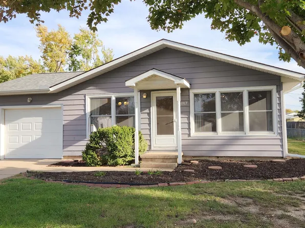 1917 Roberts Ave, Salina, KS 67401