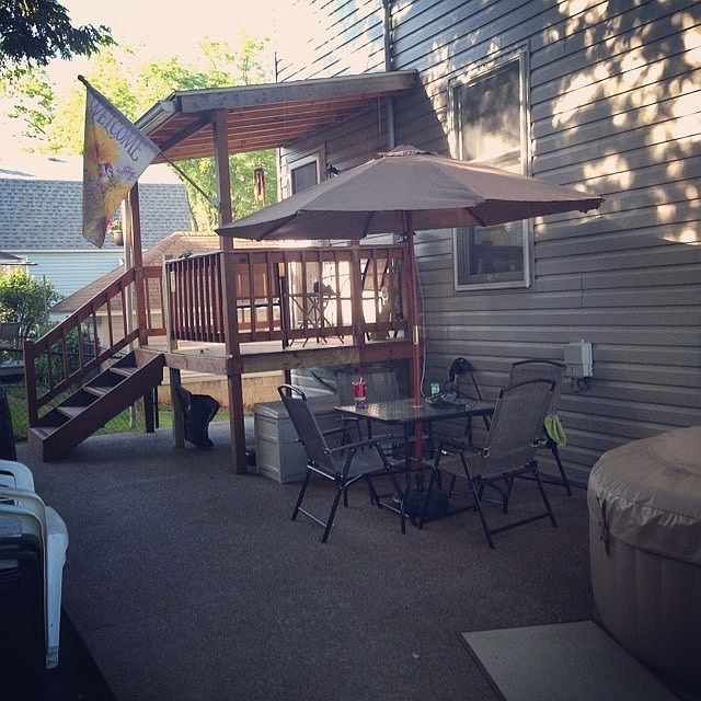 1st image of 422 Holmes Way