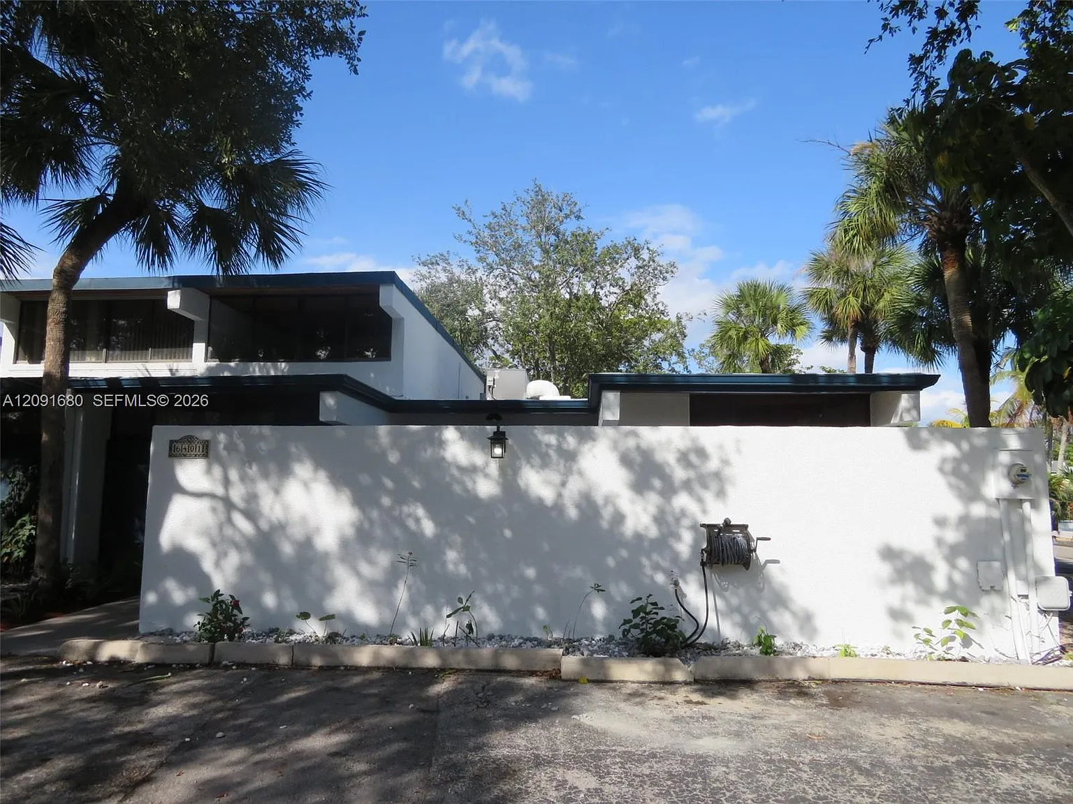 Miami Lakes Windmill Gate — Photo 2