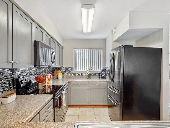 5th image of 1650 Harbor Dr Unit 105