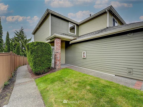 2nd image of 13279 NE 183rd St