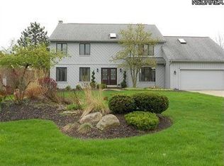 32700 Aspen Glen Dr, Solon, OH 44139
