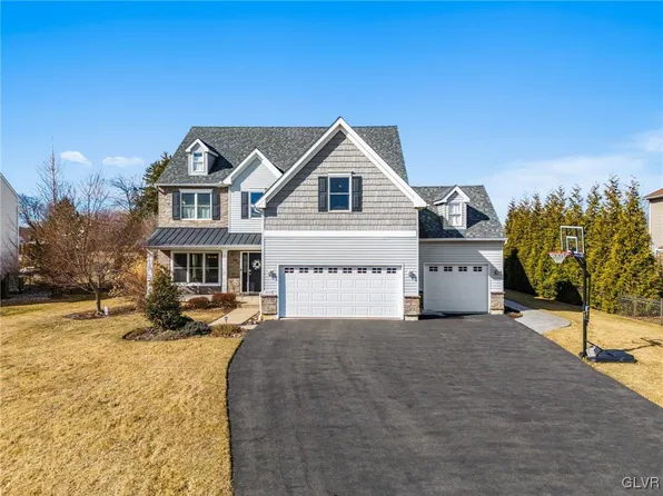 3895 White Barn Ln, Easton, PA 18045