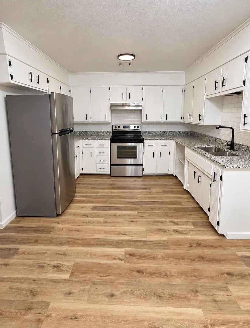 Longview St. Apartments — Photo 1