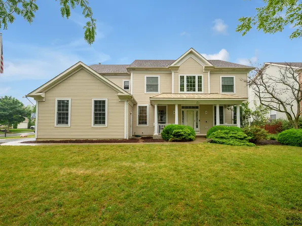 1880 Crofton Dr, Algonquin, IL 60102