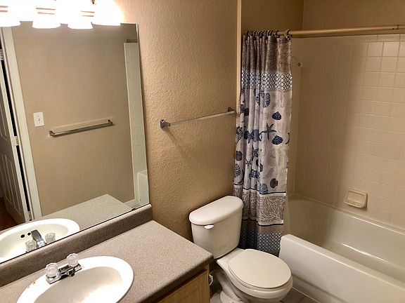 Full guest bathroom