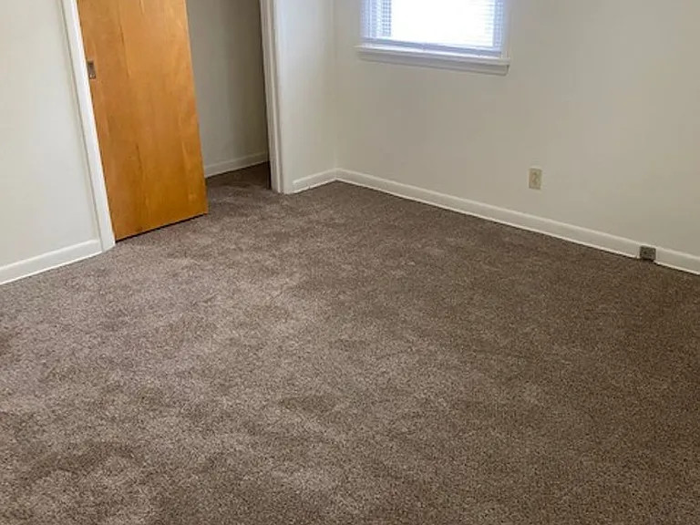 1126 Custer Ave — Photo 6