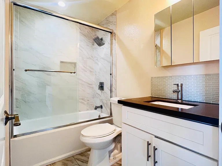 172 N Mariposa Ave #C — Photo 8