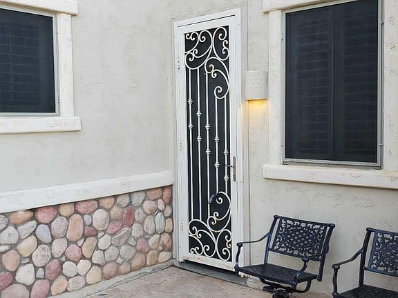 5th image of 215 W Key West Dr