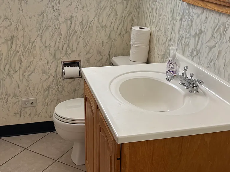 1029 E Liberty Dr — Photo 7