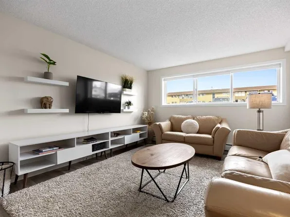 101 W Big Hill Way SE #215, Airdrie, AB T4A 1Z3