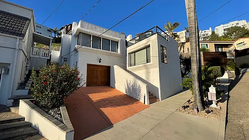 551 Bay St Photo 1