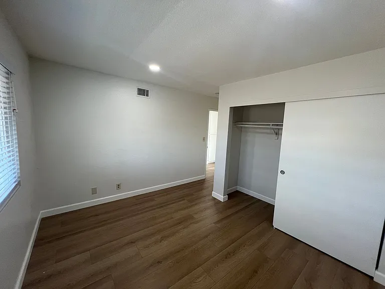 19806 Strathern St — Photo 22
