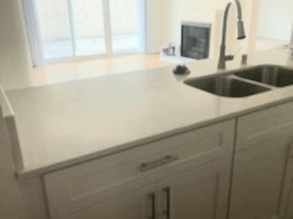 3rd image of 1735 Peyton Ave #109