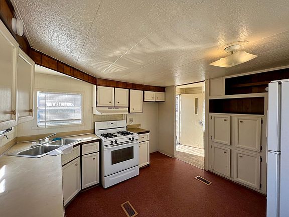 3rd image of 501 Loring Ave Unit 1