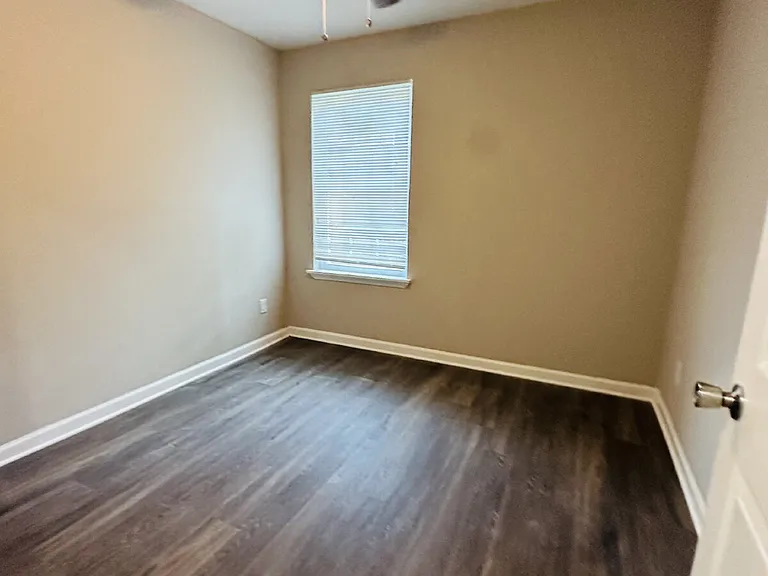 252 N Hollywood St — Photo 6