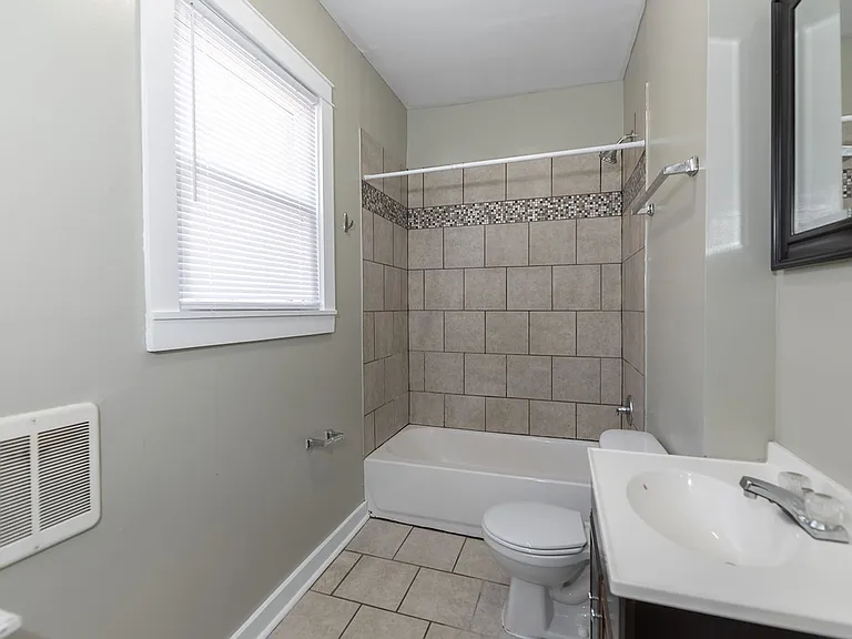 190 Hawthorne St — Photo 20