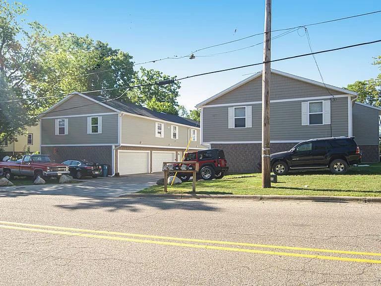 2629 Redwood Ave — Photo 3
