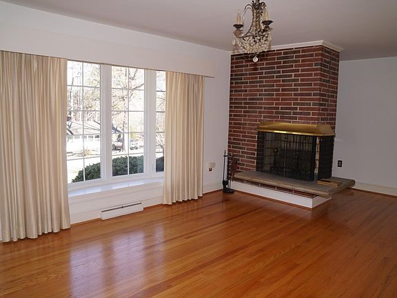 5th image of 121 Clark St