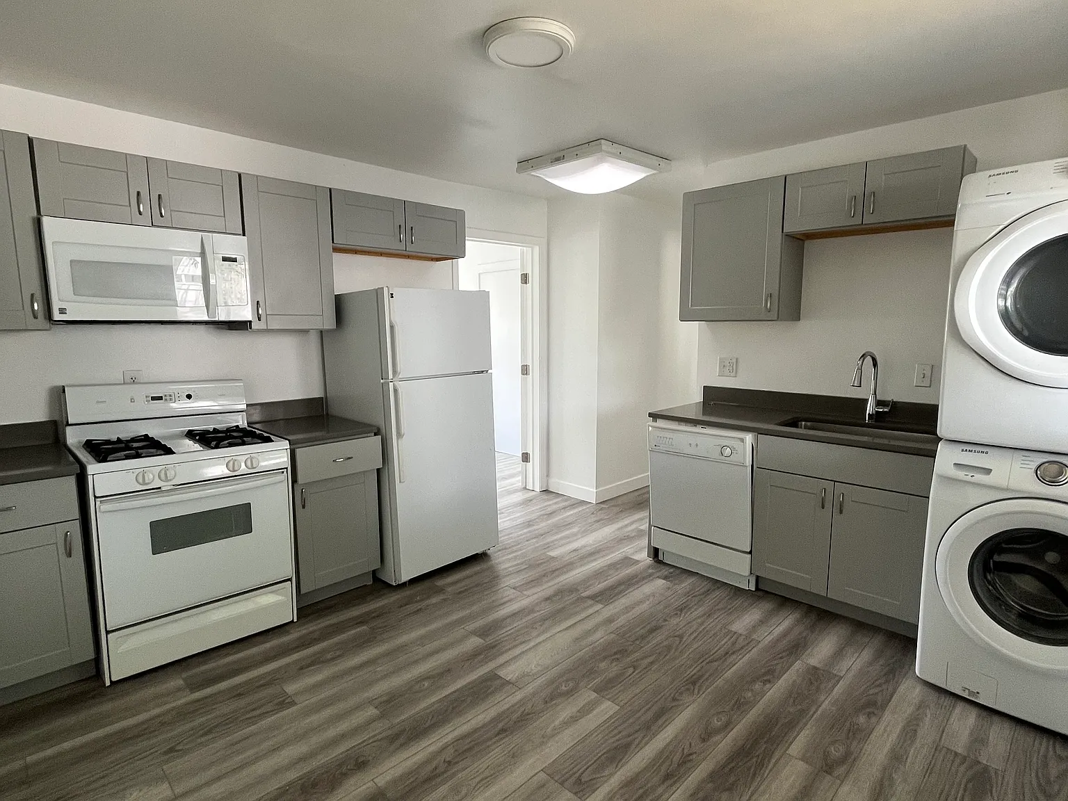 2 bed, 1400 sqft, $1,700 — Photo 2
