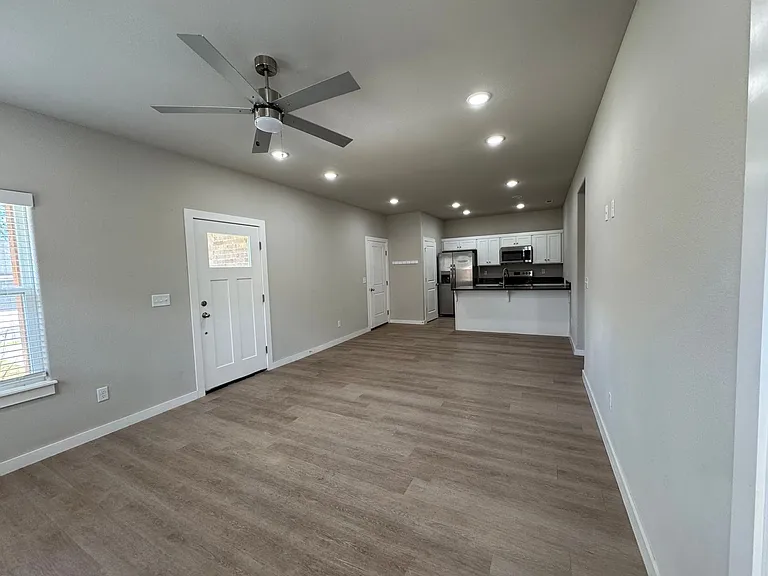 275 N Hunter St — Photo 28