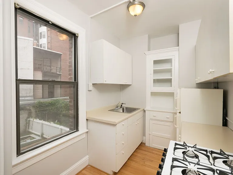 1101 L St NW #208 — Photo 5