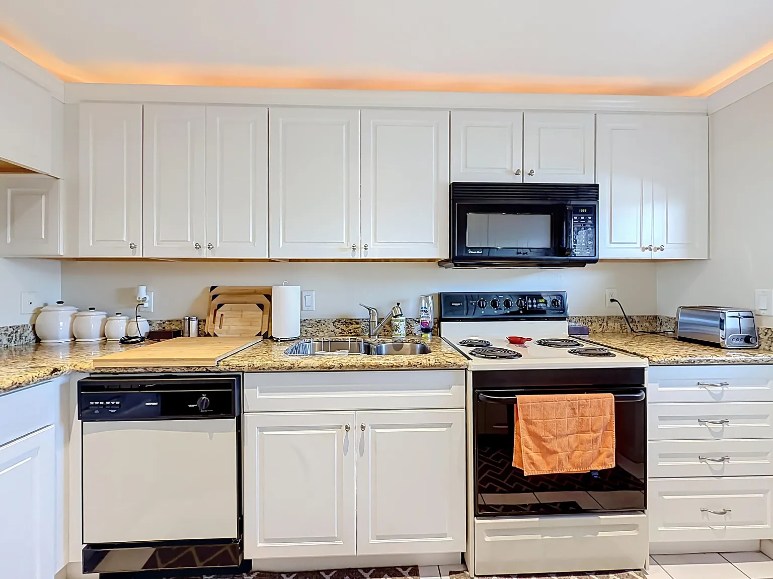 2 bed, 2.0 bath, 984 sqft, $1,900 — Photo 4