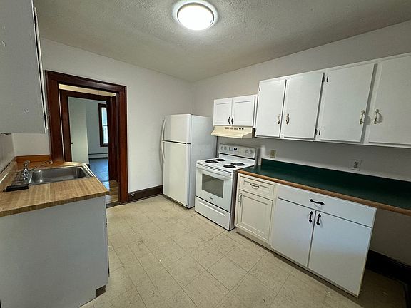 3rd image of 19 Lilac Ln #1
