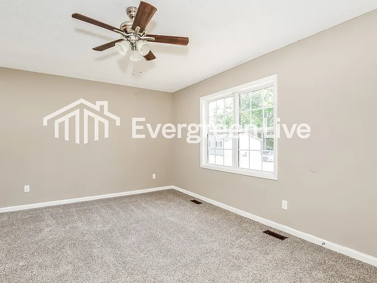 707 Grand St — Photo 10