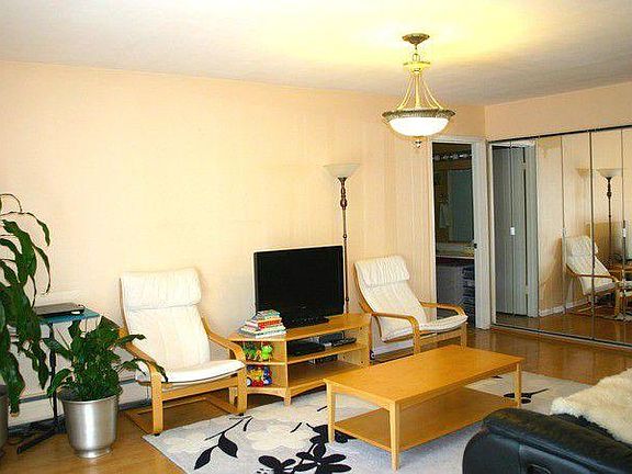 5th image of 1806 Hemlock Pl APT 304