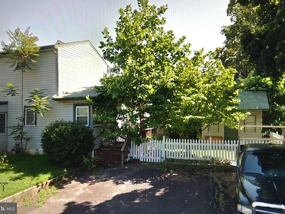 2nd image of 203 Moreau St