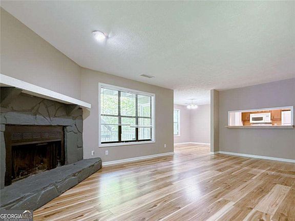 3rd image of 2885 Lakemont Dr SW