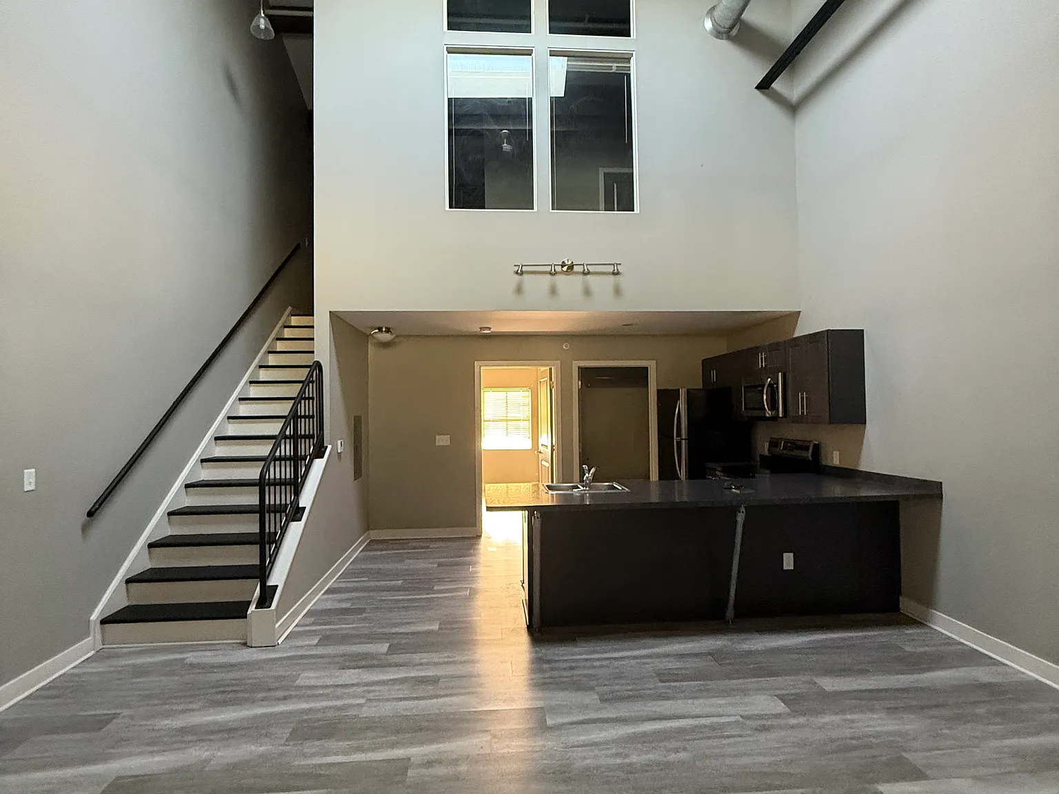 2 bed, 1700 sqft, $1,800 — Photo 2