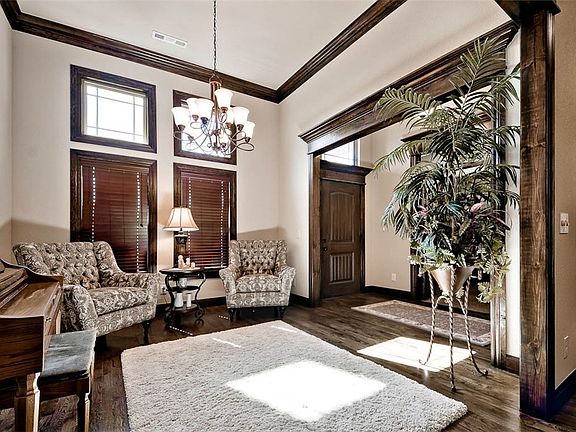 3rd image of 6101 Sommerset Ct