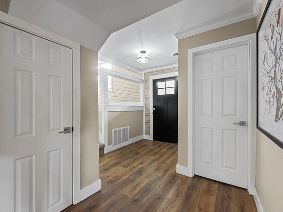 4th image of 440 W Patricia Ln