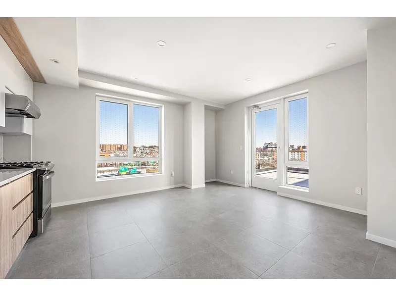Building Photo - 13277 Metropolitan Ave #7B