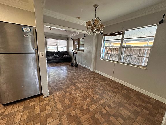 4th image of 430 N Brink Ave