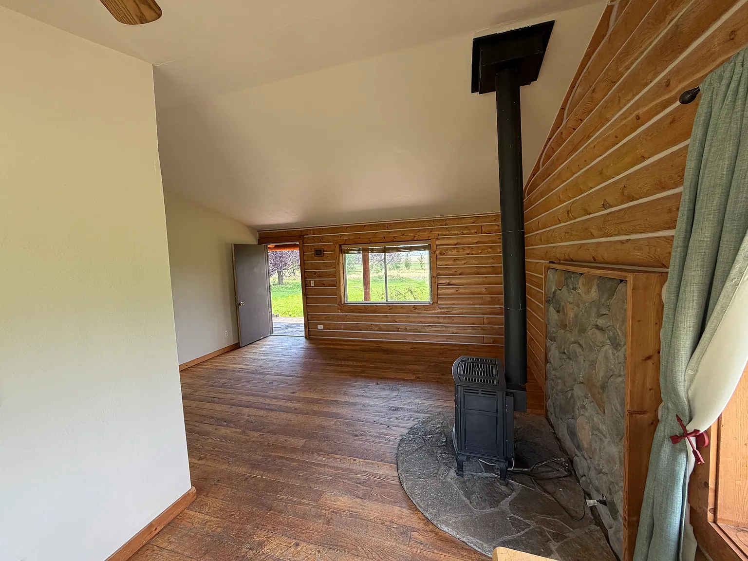 2 bed, 874 sqft, $1,800 — Photo 4