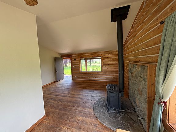 4th image of 351 Desert Fox Ln
