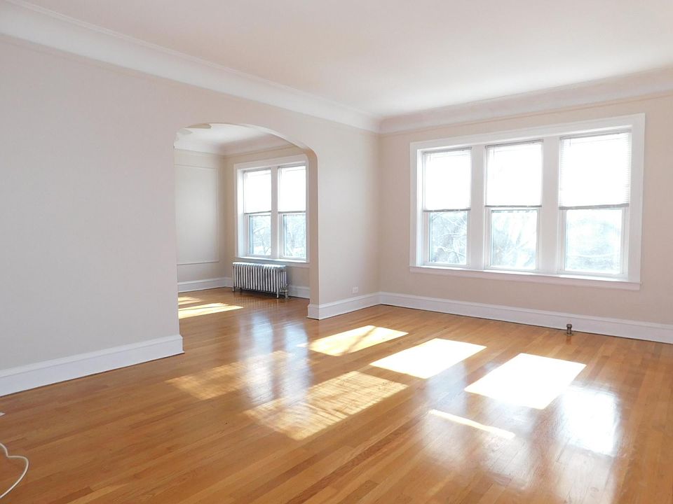 1st image of 1916 W Morse Ave APT 3S